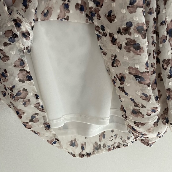 Gilli Cheetah Print Blouse Size: Large - Picture 4 of 4